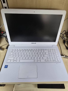 Ноутбук ASUS E502S