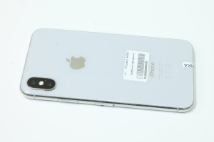 Мобильный телефон iPhone X 64GB