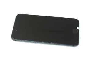 Мобильный телефон iPhone 8 64Gb не обновлять/не сбрасывать