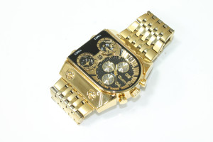 Часы кварцевые Oulm HP9315