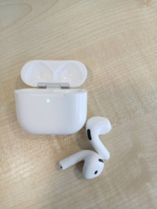 Bluetooth гарнитура Apple AirPods 4 (A3053, A3050, A3058)