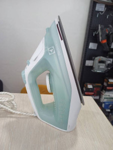Утюг Electrolux EDB1740LG
