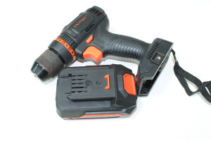 Шуруповерт акумуляторний Dnipro M CD-201HBC+bp220+fc230