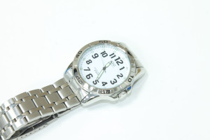 Годинники кварцові Q