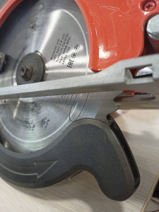 Пила циркулярна Dnipro-M CS-235IN