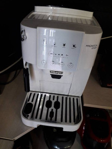 Кофемашина Delonghi ECAM 220.21WW