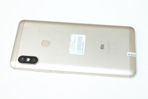 Мобільний телефон Xiaomi Redmi Note 5 4 / 64Gb