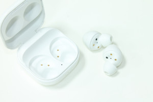 Bluetooth гарнитура Samsung Galaxy Buds FE (SM-R400N)
