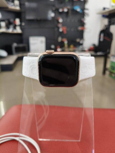 Смарт годинник Apple Watch Series 5 40mm (A2092)