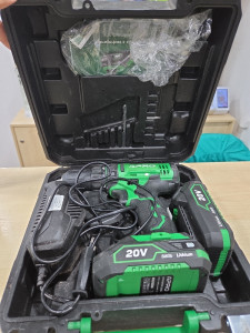 Шуруповерт аккумуляторный Apro 895030 20D+2020B(2)+20FC