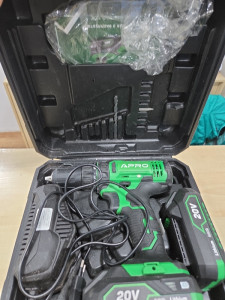 Шуруповерт аккумуляторный Apro 895030 20D+2020B(2)+20FC