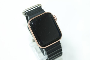 Смарт годинник Apple Watch SE 40mm
