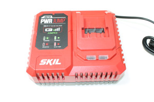 Шуруповерт акумуляторний SKIL DD1E308001+BR1E3104AA+CR1E3123AA