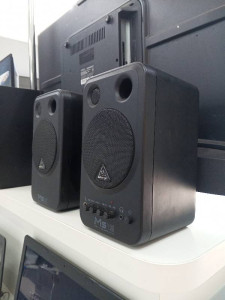 Студійний монітор Behringer MS16
