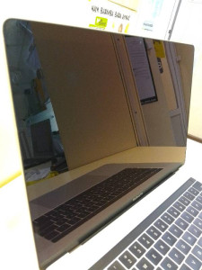 Ноутбук MacBook Pro 15" i7/16/512GB TouchBar 2018