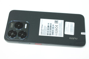 Мобільний телефон ZTE Nubia V70 Design 8/256GB