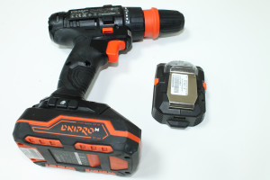 Шуруповерт акумуляторний Dnipro M CD-218Q+ FC-230+ BP-220+BA-200L