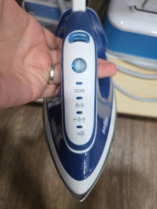 Парова праска Braun IS2565BL