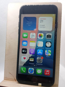 Мобільний телефон iPhone SE 2020 64GB