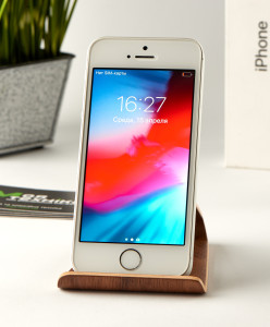 Мобільний телефон iPhone SE 64GB