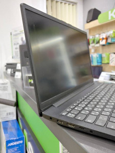 Ноутбук Lenovo V15