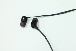 Bluetooth гарнітура JBL TUNE 125BT