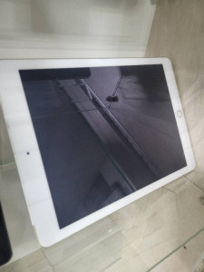 Планшет Apple IPad 5GEN 2017 32Gb Wi-Fi 4G A1823