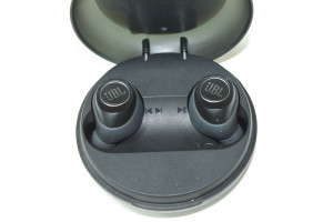 Bluetooth гарнітура JBL FREE X