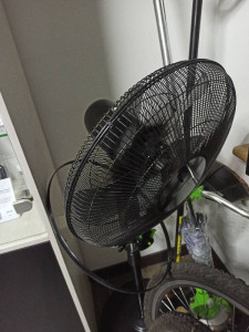 Вентилятор HausMark HSFM 1620BK/RC