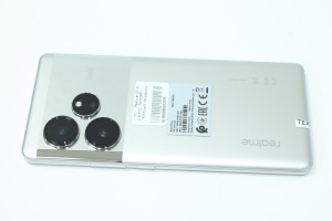 Мобильный телефон Realme GT 6 (16/512) RMX3851