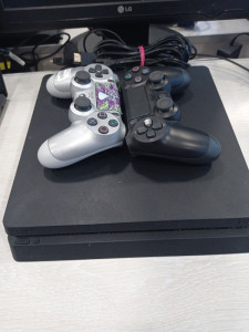 Ігрова консоль Sony PlayStation 4 slim 500Gb+2джойстика