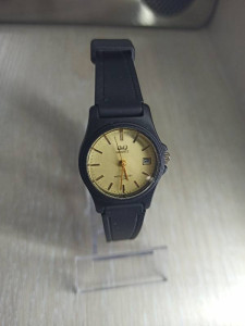 Годинники кварцові Q