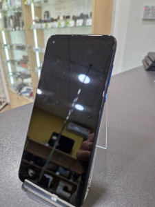 Мобильный телефон Motorola G8 4/64GB