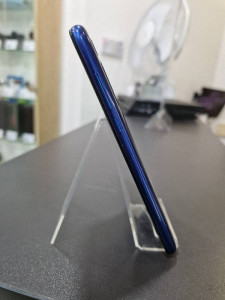 Мобильный телефон Motorola G8 4/64GB