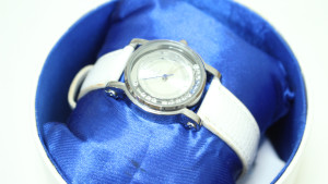 Часы кварцевые Oriflame watch Warranty
