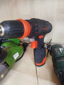 Шуруповерт акумуляторний Dnipro M CD-12QX+bp122+bo122+fc122