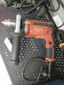 Дрель Makita M8103