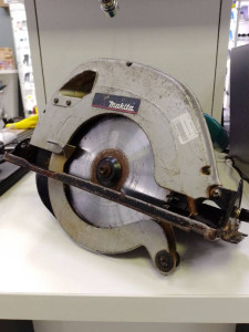 Дисковая пила MAkita 5704R