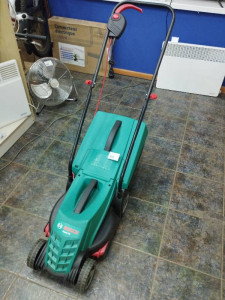 Газонокосарка Bosch Rotak 32 1200Вт