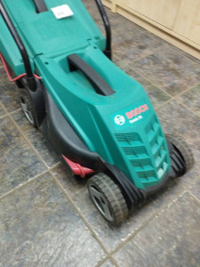 Газонокосарка Bosch Rotak 32 1200Вт