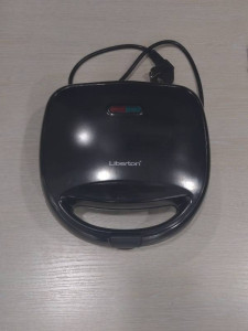 Електробутербродниця Liberton LSM-8030