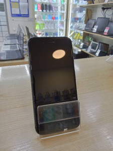 Мобильный телефон iPhone 8 64Gb