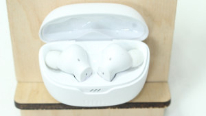 Bluetooth гарнитура JBL Tune Beam