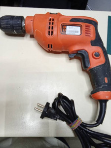 Дрель ударная Black&Decker BEH 200