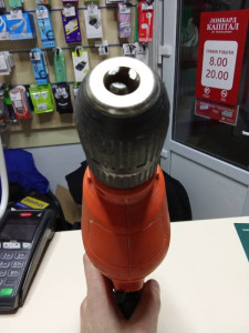 Дрель ударная Black&Decker BEH 200