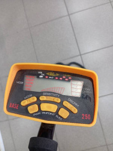 Металлоискатель BASE 250