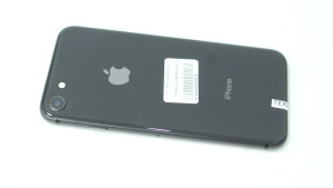 Мобильный телефон iPhone 8 64Gb