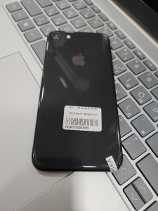 Мобильный телефон iPhone 8 64Gb