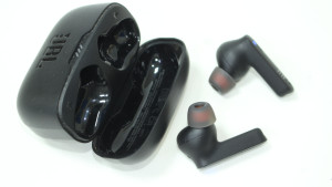 Bluetooth гарнитура JBL TUNE235NC