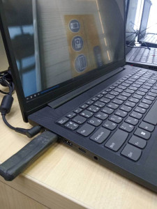 Ноутбук LENOVO v15g4